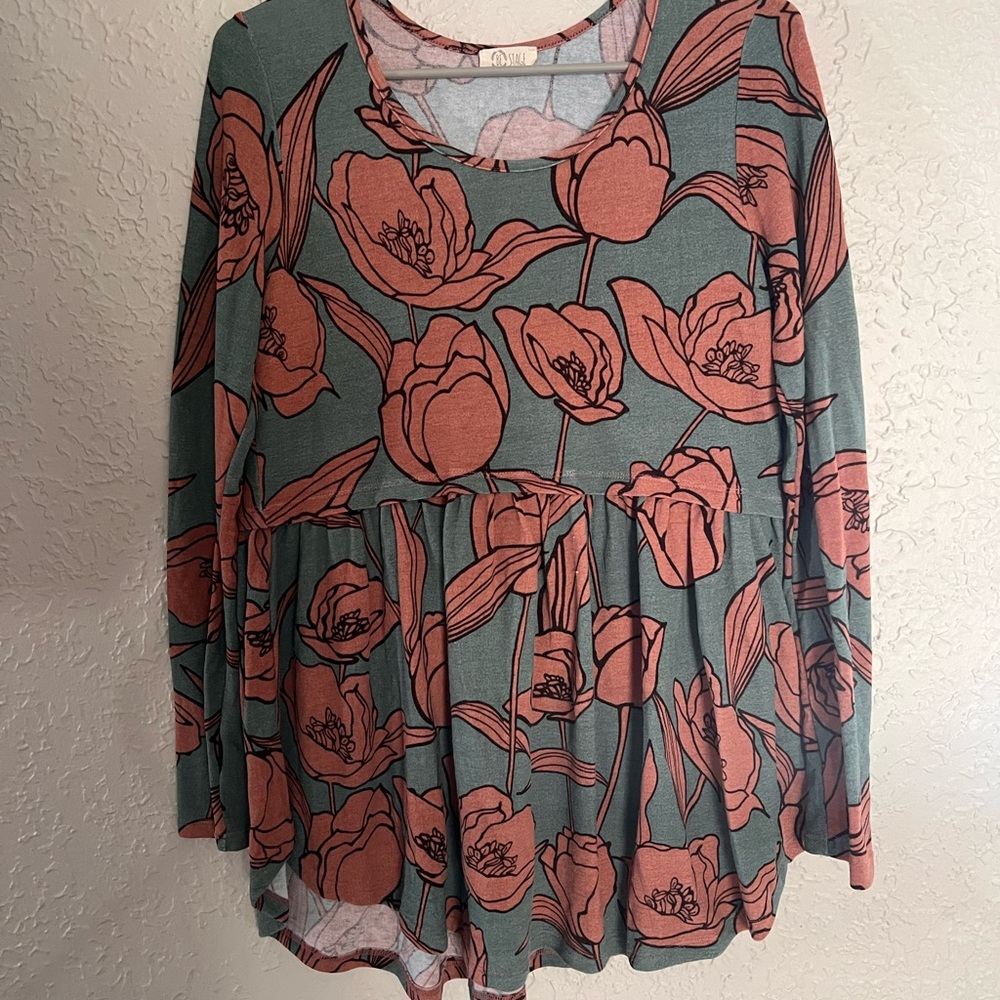 Chic Floral Long Sleeve Top in Green and Pink